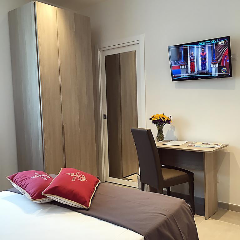 Quattro Stelle Al Porto Guest House Civitavecchia Exterior photo