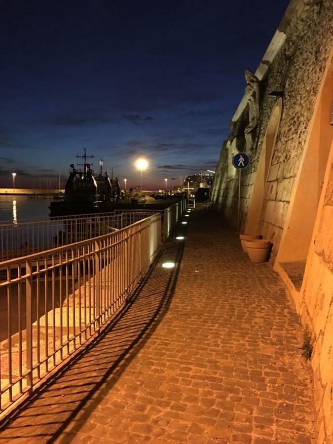 Quattro Stelle Al Porto Guest House Civitavecchia Exterior photo